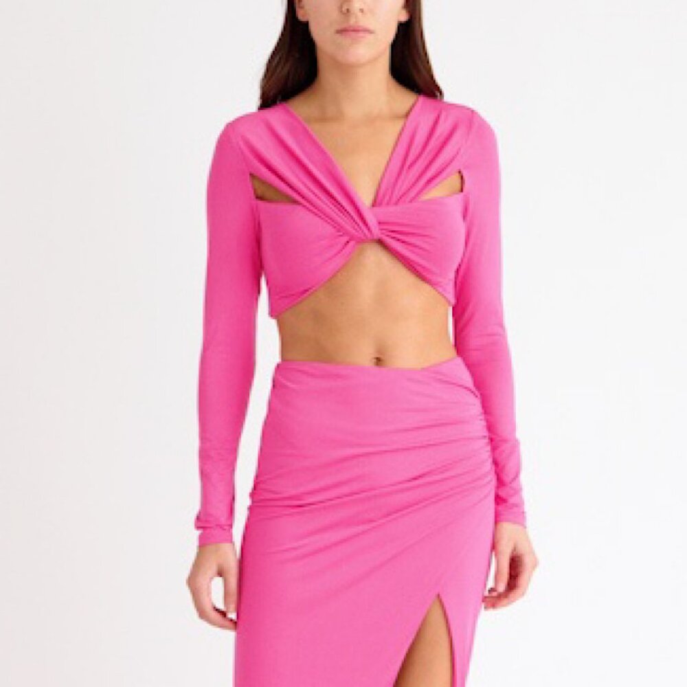 A173 ✽ Twist Front Cutout Crop Top - Picture 2 of 5
